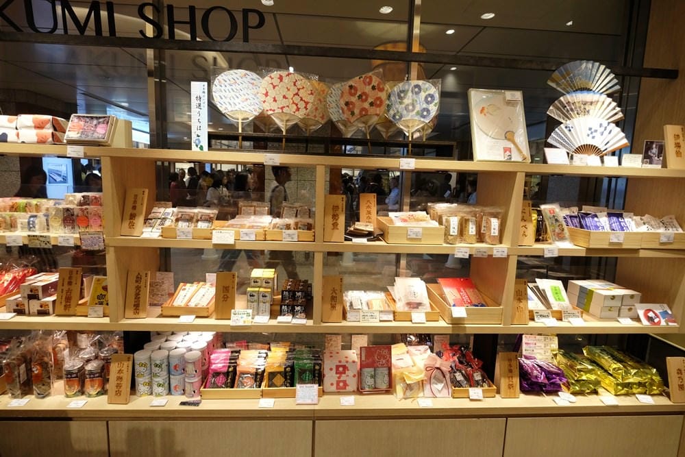 ▌東京景點▌ 日本橋COREDO室町 x 全新登場台場【DiverCity Tokyo 購物中心實物大小獨角獸鋼彈立像】