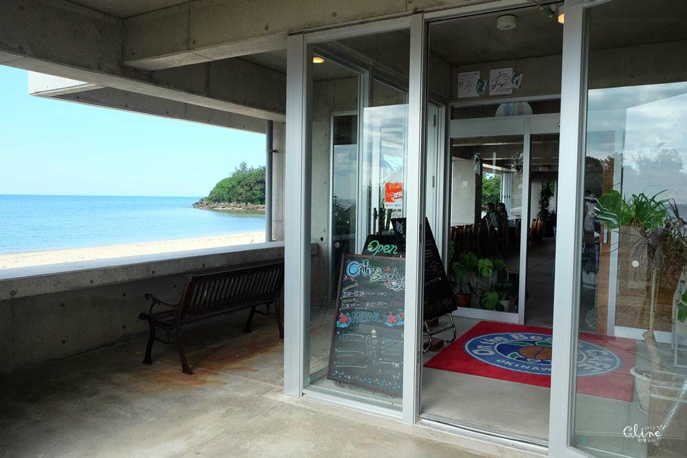 ▌沖繩海景咖啡▌無敵海景【On The Beach Cafe】 陽光沙灘，沒有比基尼