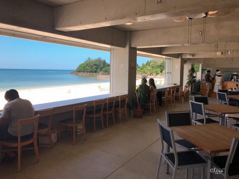 ▌沖繩海景咖啡▌無敵海景【On The Beach Cafe】 陽光沙灘，沒有比基尼
