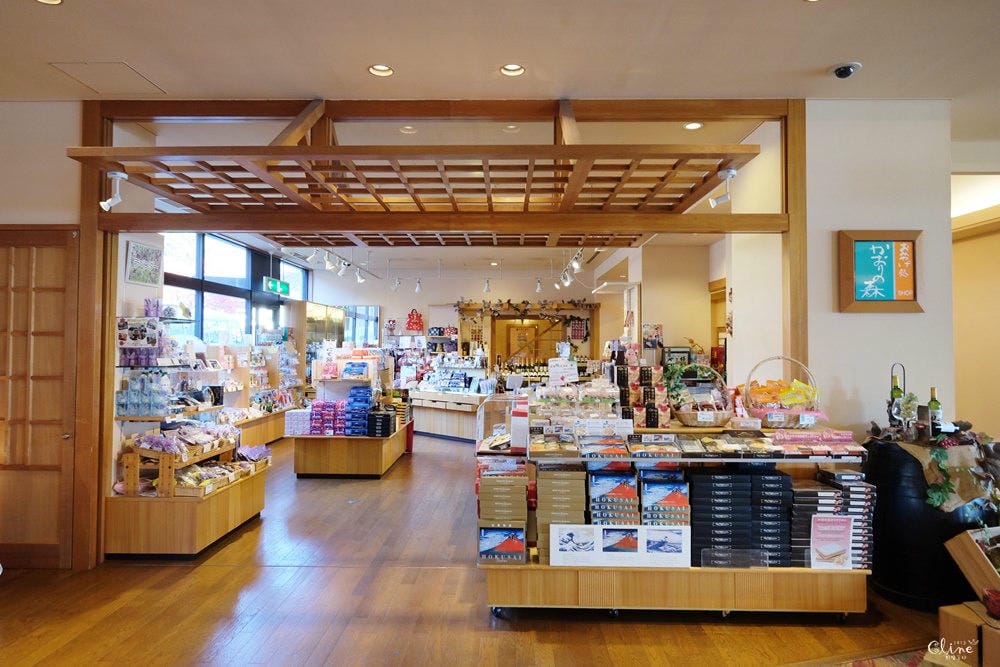 ▎河口湖住宿▎河口湖秀峰閣湖月。房間內就可欣賞到完整富士山美景