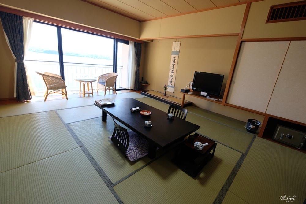 ▎河口湖住宿▎河口湖秀峰閣湖月。房間內就可欣賞到完整富士山美景