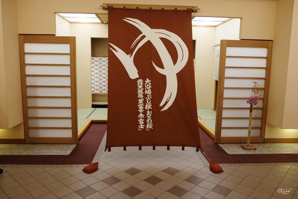 ▎河口湖住宿▎河口湖秀峰閣湖月。房間內就可欣賞到完整富士山美景
