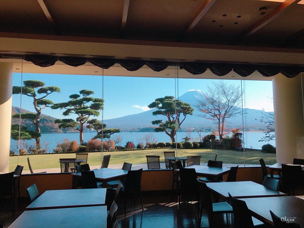▎河口湖住宿▎河口湖秀峰閣湖月。房間內就可欣賞到完整富士山美景