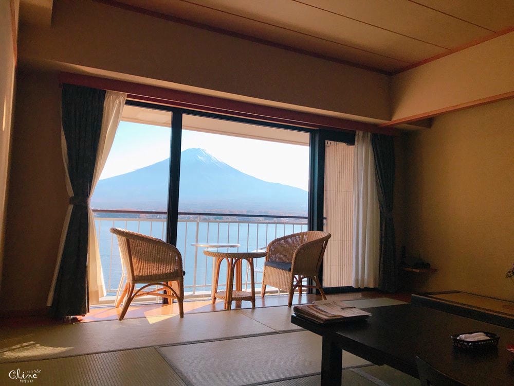 ▎河口湖住宿▎河口湖秀峰閣湖月。房間內就可欣賞到完整富士山美景