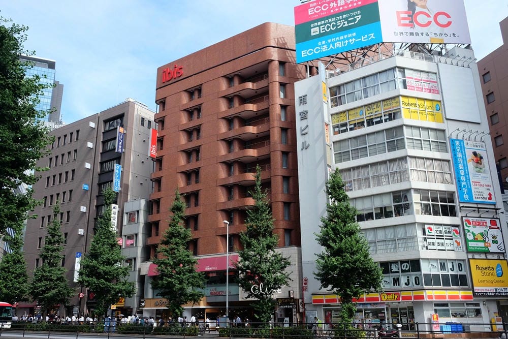 ▌新宿飯店推薦▌地點好【新宿宜必思酒店 Ibis Tokyo Shinjuku 】地鐵出站2分鐘，JR 出站5分鐘，六歌仙燒肉在對面
