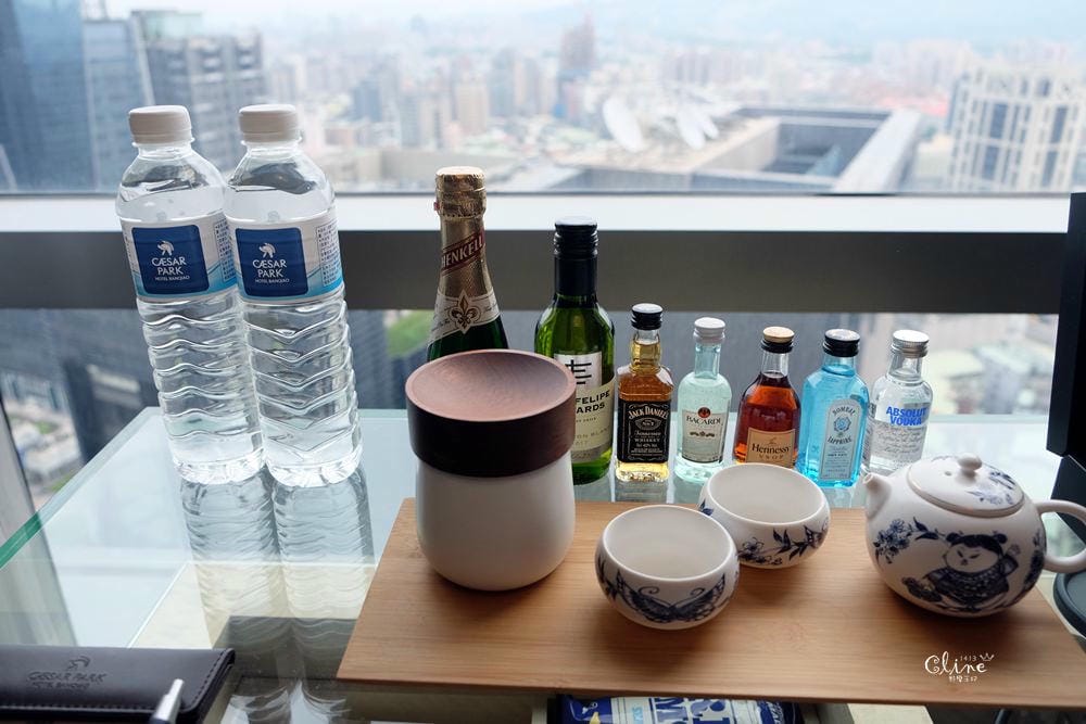 ▌新北住宿推薦▌板橋凱撒大飯店❤️高空無邊際泳池超美超有情調❤️兩天一夜飯店輕旅行，好好的給自己放鬆一夏～