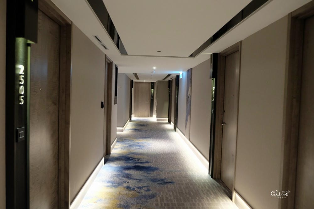 ▌新北住宿推薦▌板橋凱撒大飯店❤️高空無邊際泳池超美超有情調❤️兩天一夜飯店輕旅行，好好的給自己放鬆一夏～
