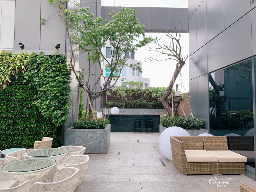 ▌新北住宿推薦▌板橋凱撒大飯店❤️高空無邊際泳池超美超有情調❤️兩天一夜飯店輕旅行，好好的給自己放鬆一夏～