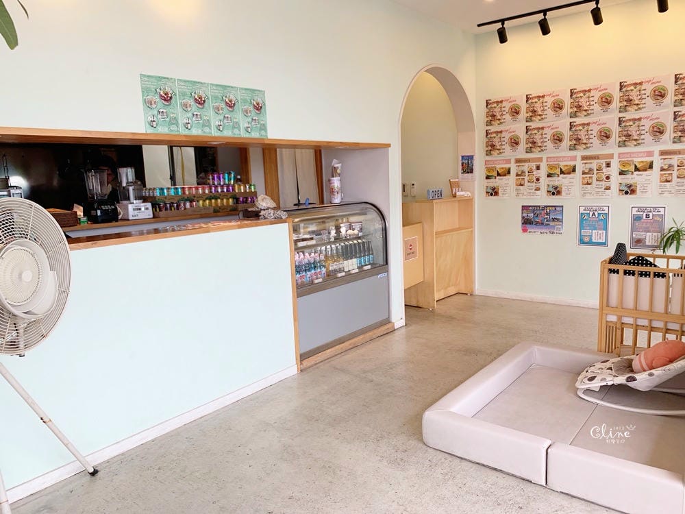 ▌ 沖繩景點美食推薦▌2019沖繩員工旅遊第二天。古宇利島，愛心石、蝦蝦飯、花人縫跟美國村美食