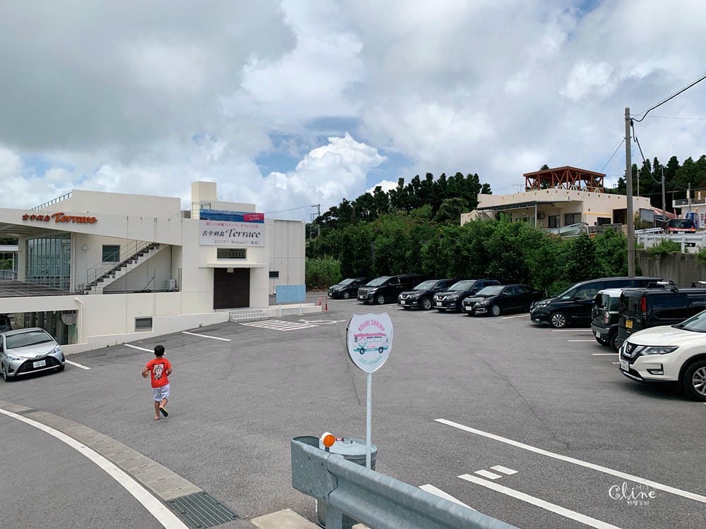 ▌ 沖繩景點美食推薦▌2019沖繩員工旅遊第二天。古宇利島，愛心石、蝦蝦飯、花人縫跟美國村美食