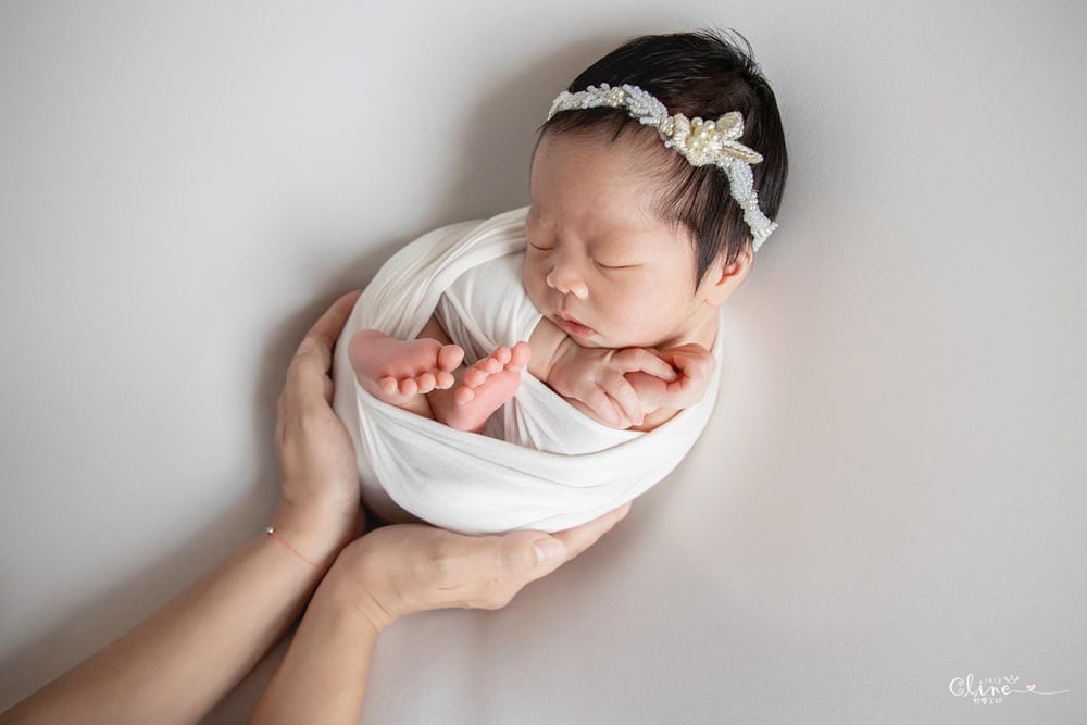小珍珠夢幻新生兒寫真。親愛的莉絲新生兒攝影Katie Cloris Photography