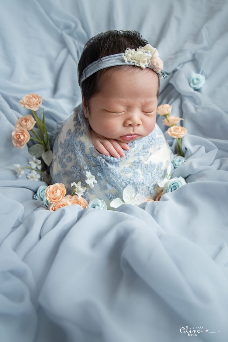 小珍珠夢幻新生兒寫真。親愛的莉絲新生兒攝影Katie Cloris Photography