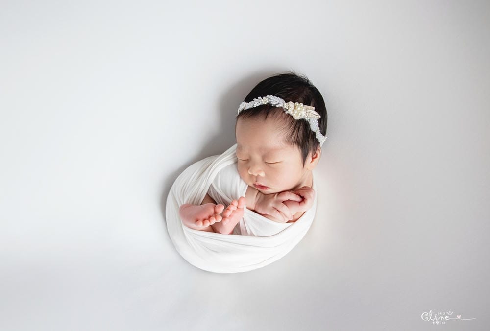 小珍珠夢幻新生兒寫真。親愛的莉絲新生兒攝影Katie Cloris Photography