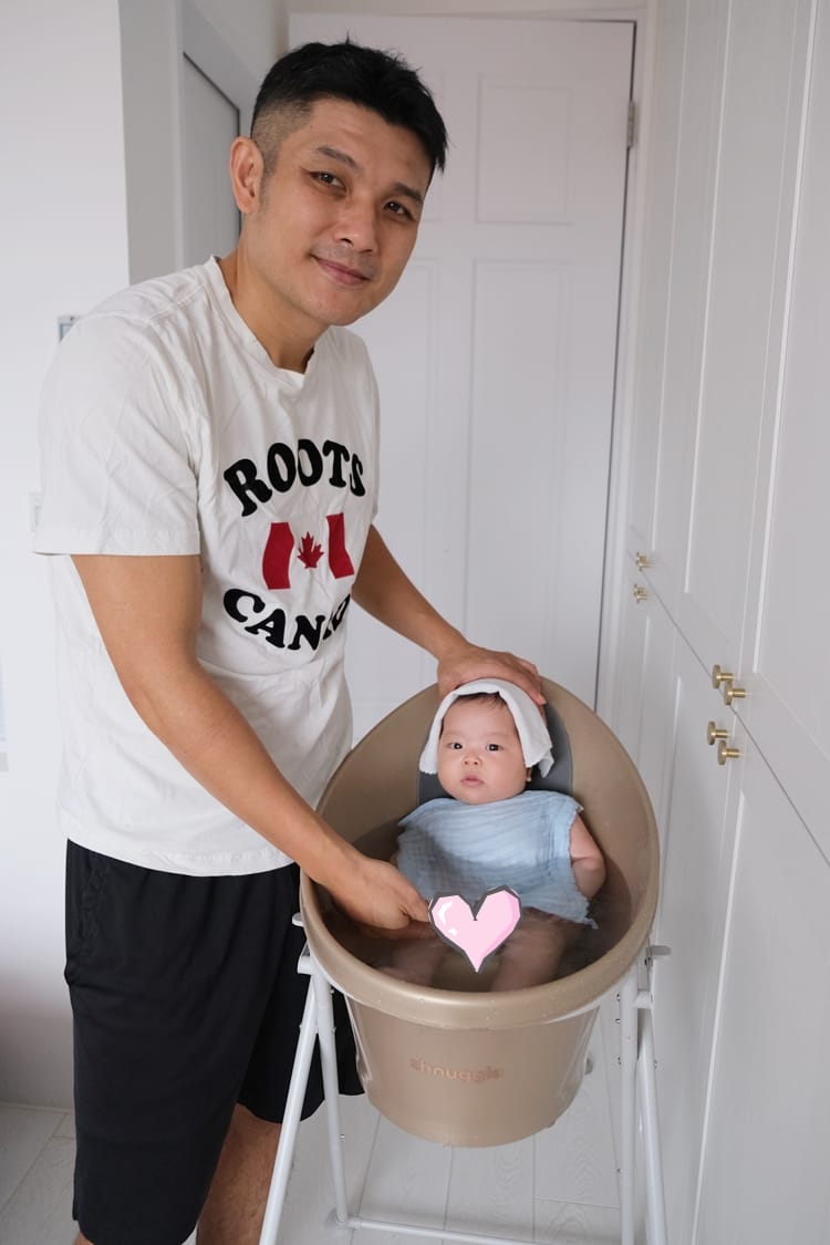 ▌育兒好物▌第一次幫寶寶洗澡就上手【英國Shnuggle月亮澡盆】+大寶可使用的MAX加大版月亮澡盆