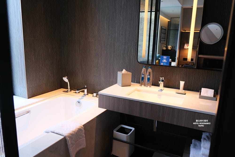 ▌台北住宿推薦 ▌台北時代寓所Hotel Resonance Taipei 。2020全新開幕超時尚旅店，房客可獨享星巴克早餐時段