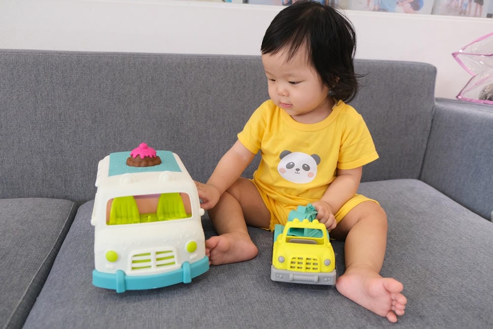 ▎限量團購▎讓男孩們瘋狂的美國B.toys 副牌Wonder Wheels玩具車。Driven系列工程車。Radio Flyer 系列車款