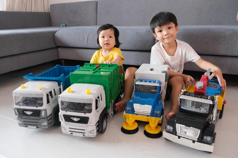 ▎限量團購▎讓男孩們瘋狂的美國B.toys 副牌Wonder Wheels玩具車。Driven系列工程車。Radio Flyer 系列車款