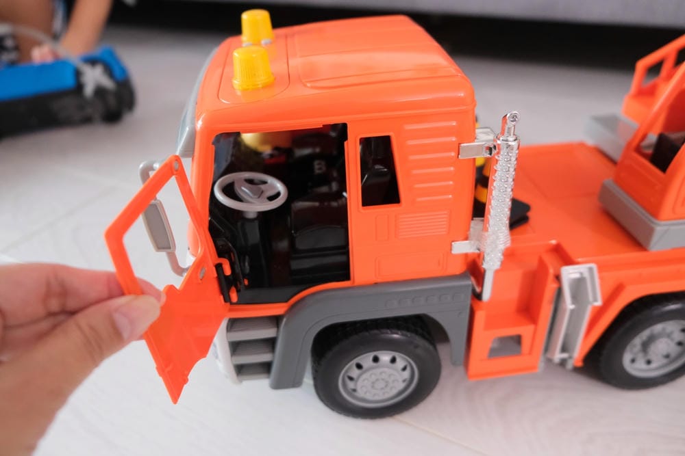 ▎限量團購▎讓男孩們瘋狂的美國B.toys 副牌Wonder Wheels玩具車。Driven系列工程車。Radio Flyer 系列車款
