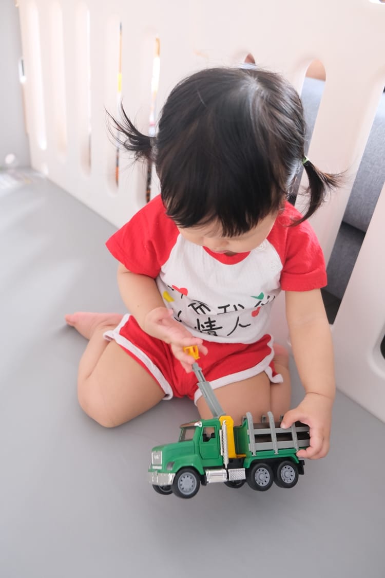 ▎限量團購▎讓男孩們瘋狂的美國B.toys 副牌Wonder Wheels玩具車。Driven系列工程車。Radio Flyer 系列車款