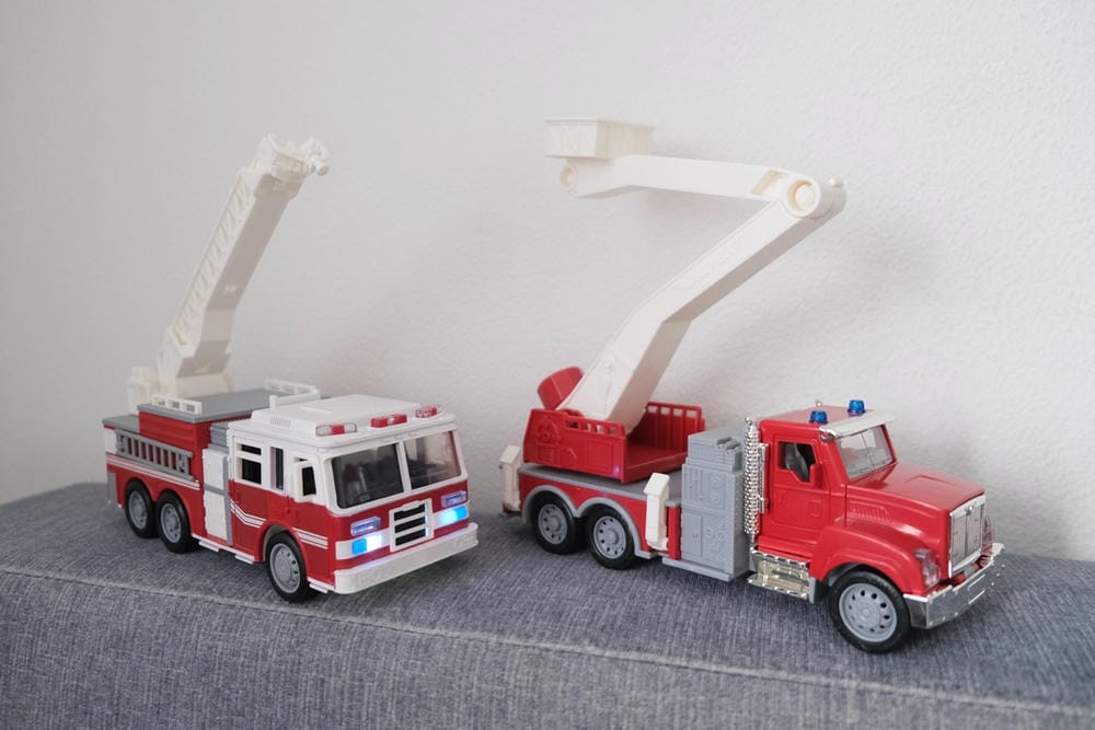 ▎限量團購▎讓男孩們瘋狂的美國B.toys 副牌Wonder Wheels玩具車。Driven系列工程車。Radio Flyer 系列車款