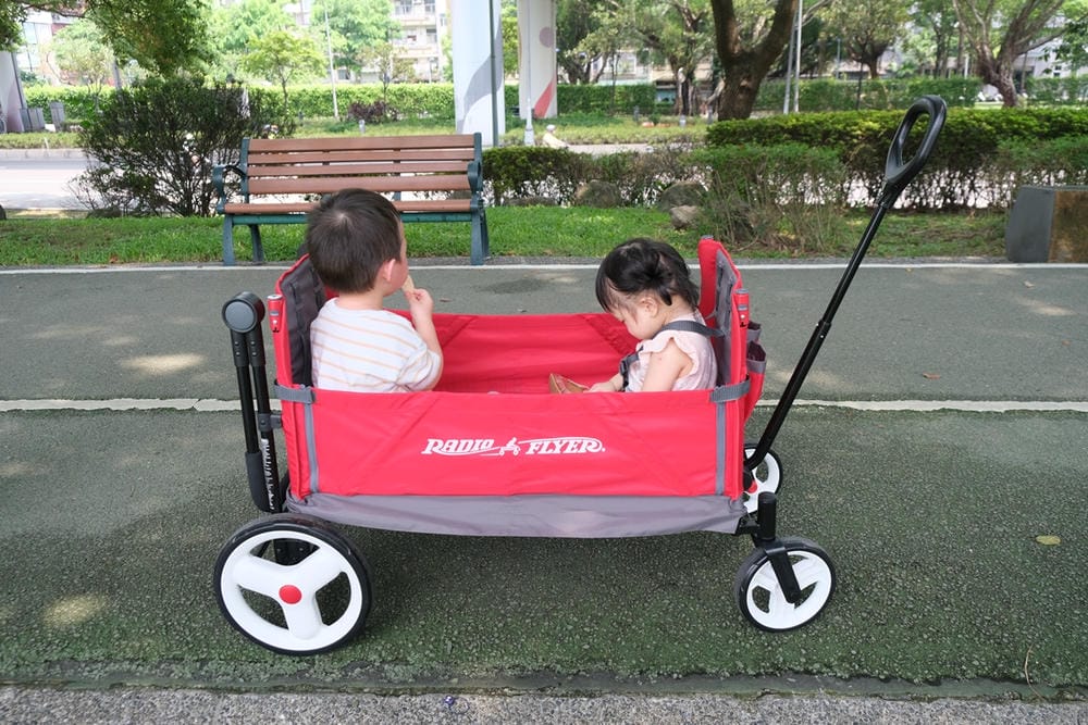 ▎限量團購▎讓男孩們瘋狂的美國B.toys 副牌Wonder Wheels玩具車。Driven系列工程車。Radio Flyer 系列車款