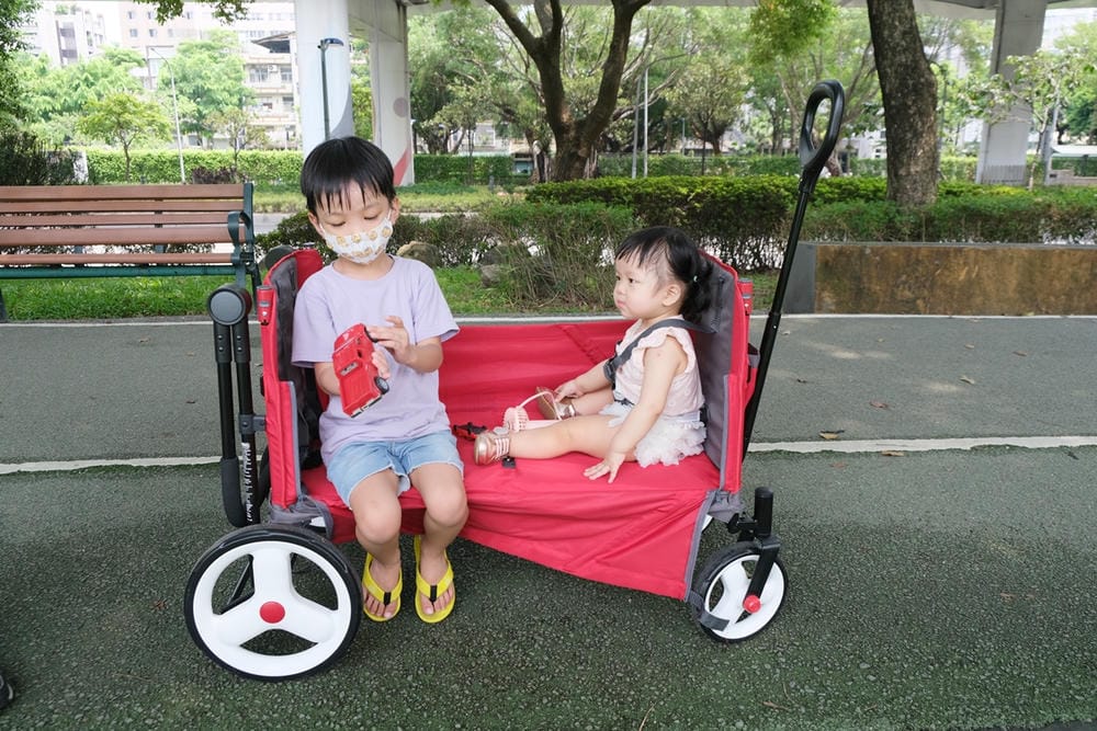 ▎限量團購▎讓男孩們瘋狂的美國B.toys 副牌Wonder Wheels玩具車。Driven系列工程車。Radio Flyer 系列車款
