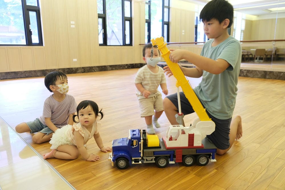 ▎限量團購▎讓男孩們瘋狂的美國B.toys 副牌Wonder Wheels玩具車。Driven系列工程車。Radio Flyer 系列車款