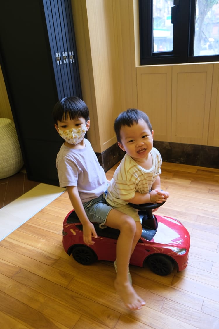 ▎限量團購▎讓男孩們瘋狂的美國B.toys 副牌Wonder Wheels玩具車。Driven系列工程車。Radio Flyer 系列車款