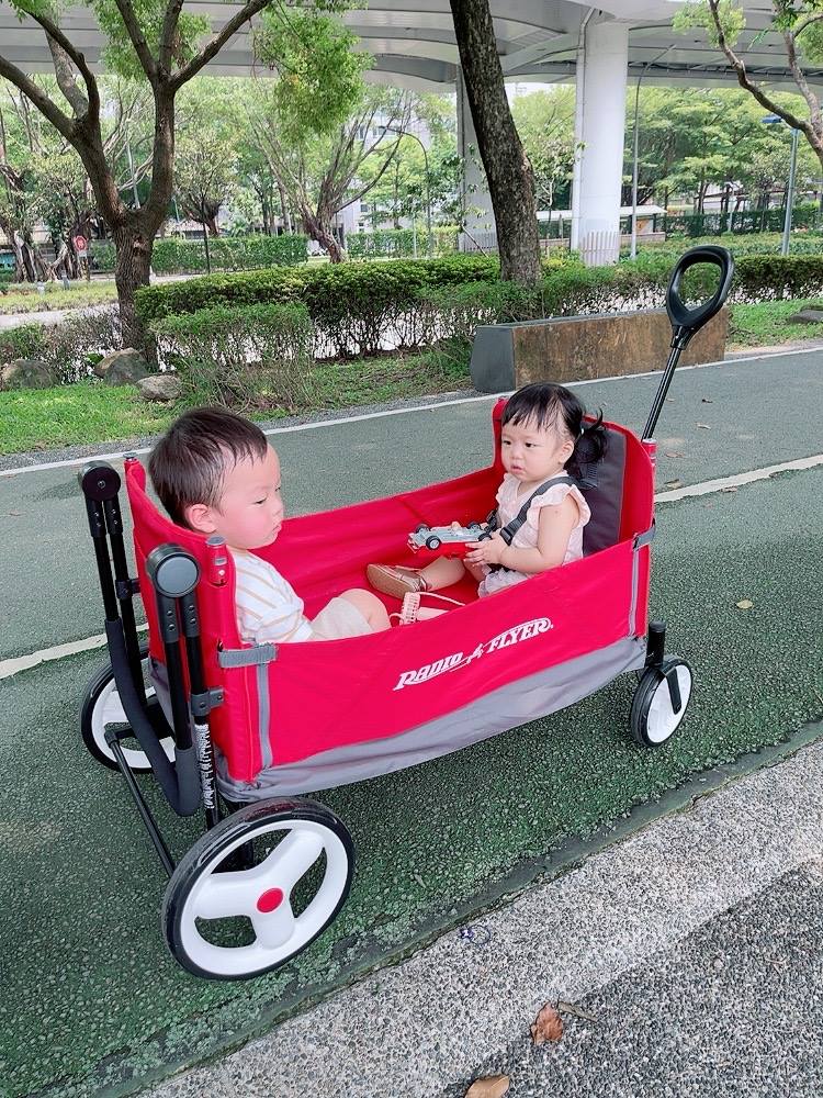 ▎限量團購▎讓男孩們瘋狂的美國B.toys 副牌Wonder Wheels玩具車。Driven系列工程車。Radio Flyer 系列車款