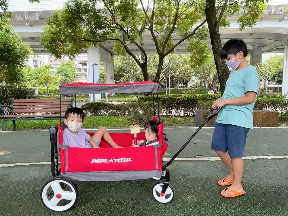 ▎限量團購▎讓男孩們瘋狂的美國B.toys 副牌Wonder Wheels玩具車。Driven系列工程車。Radio Flyer 系列車款