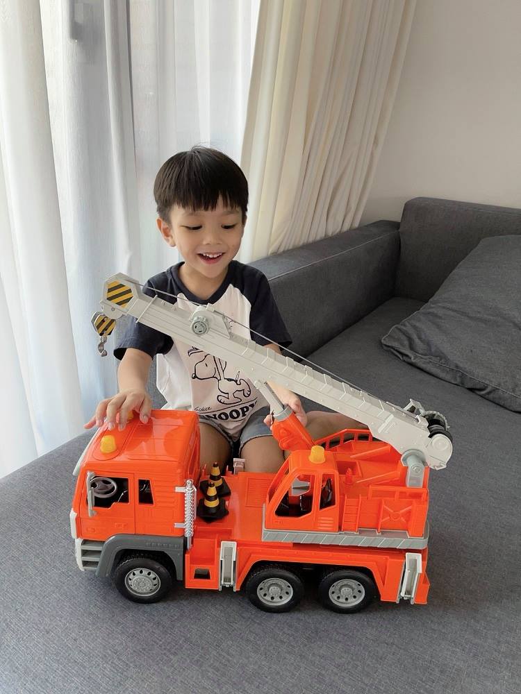▎限量團購▎讓男孩們瘋狂的美國B.toys 副牌Wonder Wheels玩具車。Driven系列工程車。Radio Flyer 系列車款