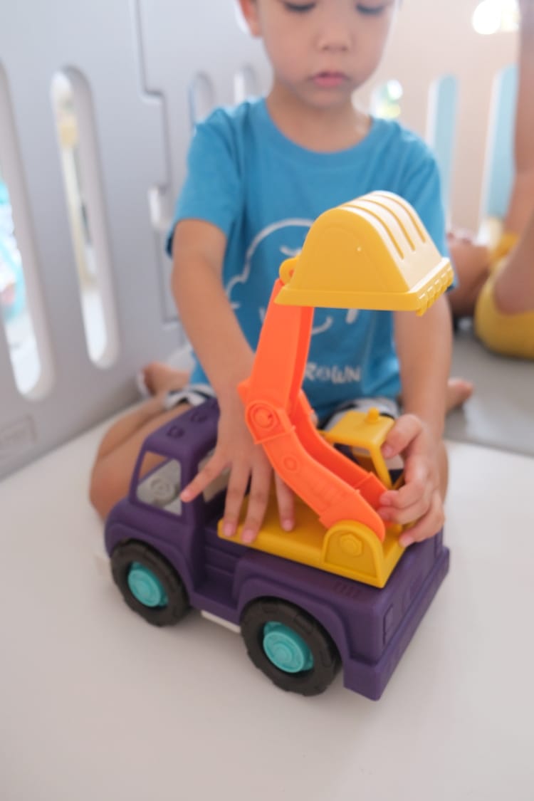 ▎限量團購▎讓男孩們瘋狂的美國B.toys 副牌Wonder Wheels玩具車。Driven系列工程車。Radio Flyer 系列車款