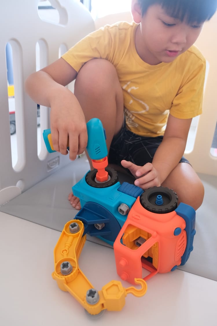 ▎限量團購▎讓男孩們瘋狂的美國B.toys 副牌Wonder Wheels玩具車。Driven系列工程車。Radio Flyer 系列車款