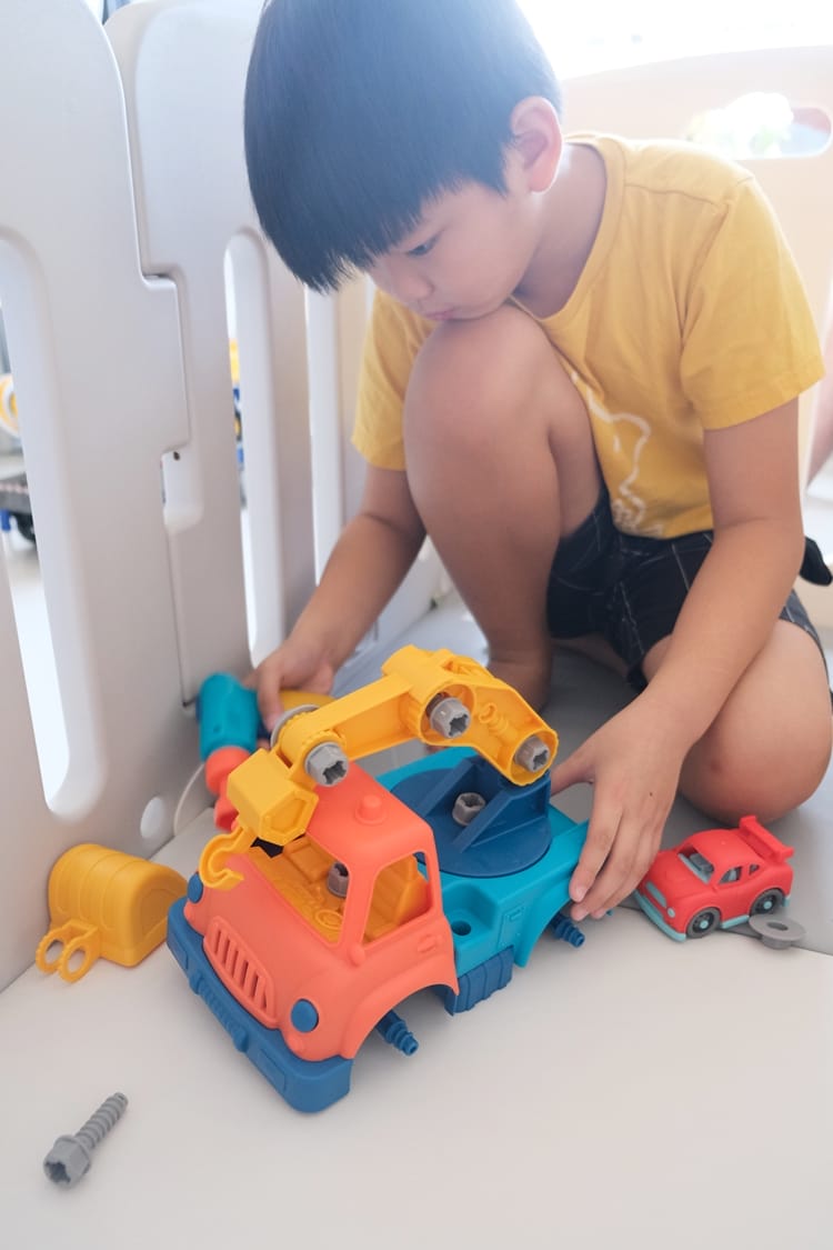▎限量團購▎讓男孩們瘋狂的美國B.toys 副牌Wonder Wheels玩具車。Driven系列工程車。Radio Flyer 系列車款