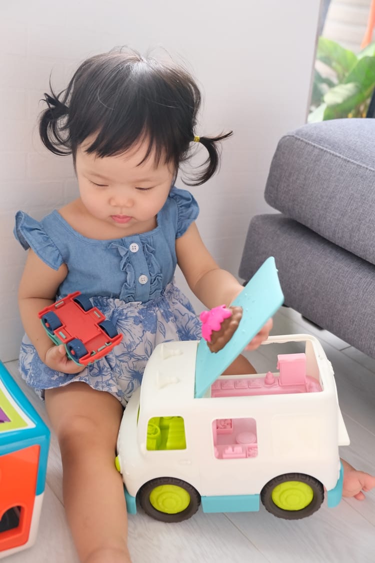 ▎限量團購▎讓男孩們瘋狂的美國B.toys 副牌Wonder Wheels玩具車。Driven系列工程車。Radio Flyer 系列車款