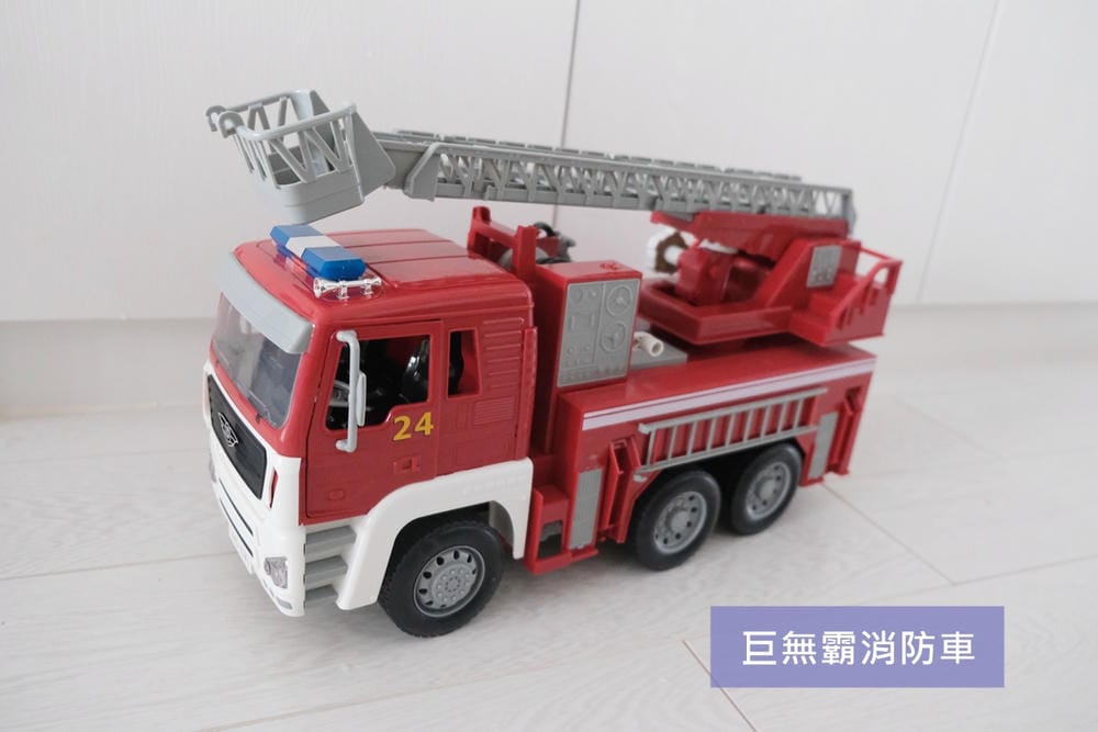 ▎限量團購▎讓男孩們瘋狂的美國B.toys 副牌Wonder Wheels玩具車。Driven系列工程車。Radio Flyer 系列車款
