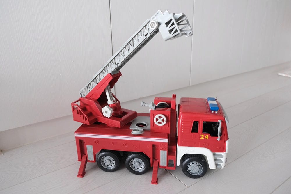 ▎限量團購▎讓男孩們瘋狂的美國B.toys 副牌Wonder Wheels玩具車。Driven系列工程車。Radio Flyer 系列車款