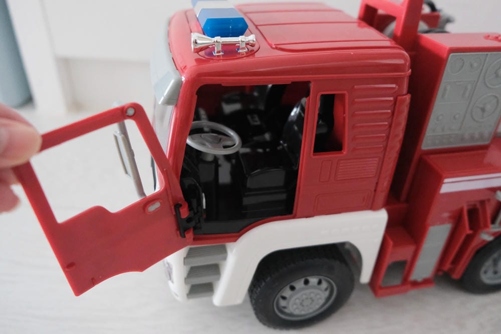 ▎限量團購▎讓男孩們瘋狂的美國B.toys 副牌Wonder Wheels玩具車。Driven系列工程車。Radio Flyer 系列車款
