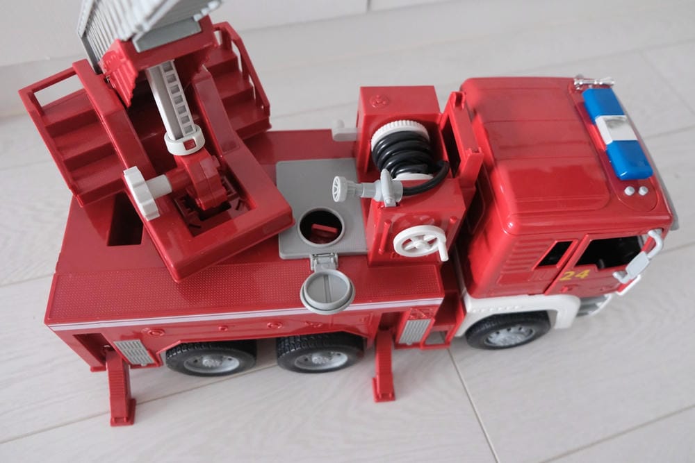 ▎限量團購▎讓男孩們瘋狂的美國B.toys 副牌Wonder Wheels玩具車。Driven系列工程車。Radio Flyer 系列車款