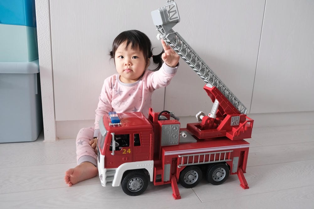 ▎限量團購▎讓男孩們瘋狂的美國B.toys 副牌Wonder Wheels玩具車。Driven系列工程車。Radio Flyer 系列車款