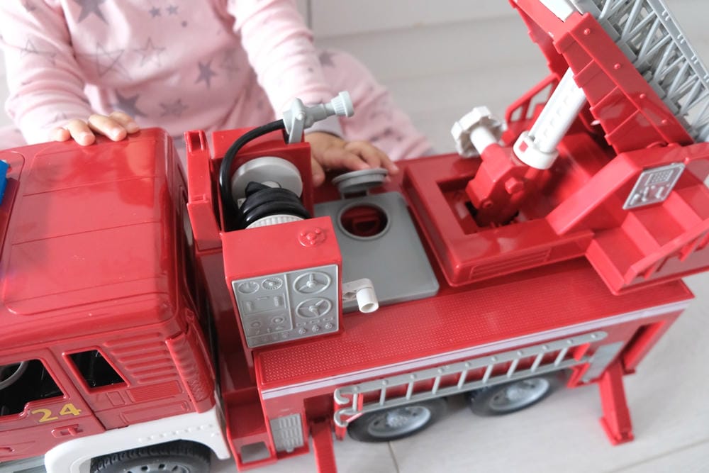 ▎限量團購▎讓男孩們瘋狂的美國B.toys 副牌Wonder Wheels玩具車。Driven系列工程車。Radio Flyer 系列車款