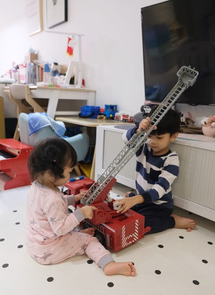 ▎限量團購▎讓男孩們瘋狂的美國B.toys 副牌Wonder Wheels玩具車。Driven系列工程車。Radio Flyer 系列車款