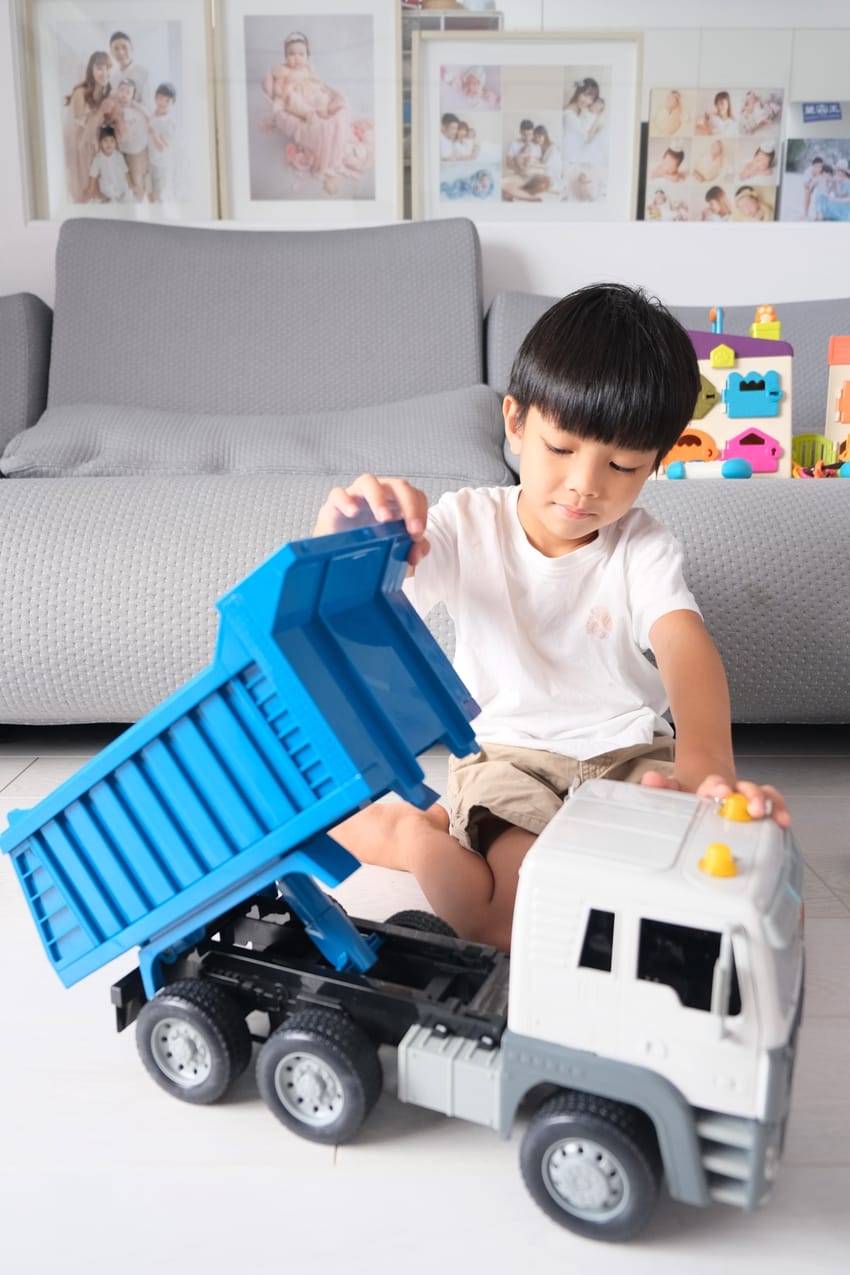 ▎限量團購▎讓男孩們瘋狂的美國B.toys 副牌Wonder Wheels玩具車。Driven系列工程車。Radio Flyer 系列車款
