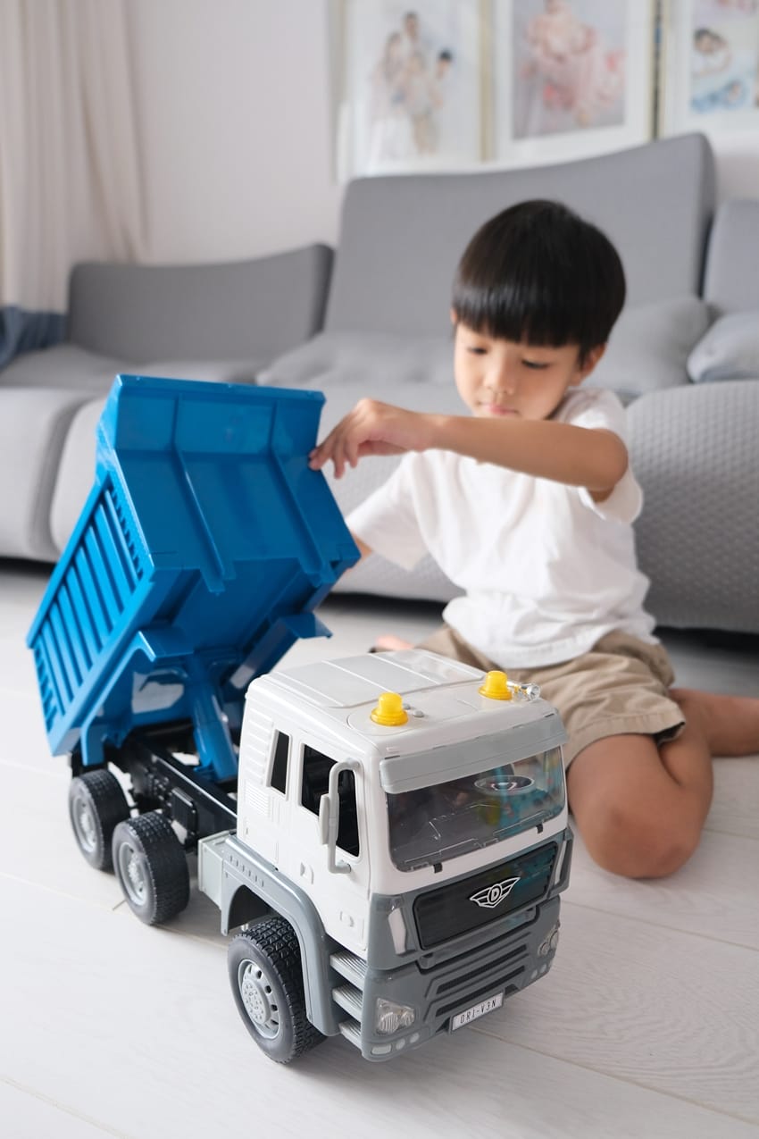 ▎限量團購▎讓男孩們瘋狂的美國B.toys 副牌Wonder Wheels玩具車。Driven系列工程車。Radio Flyer 系列車款