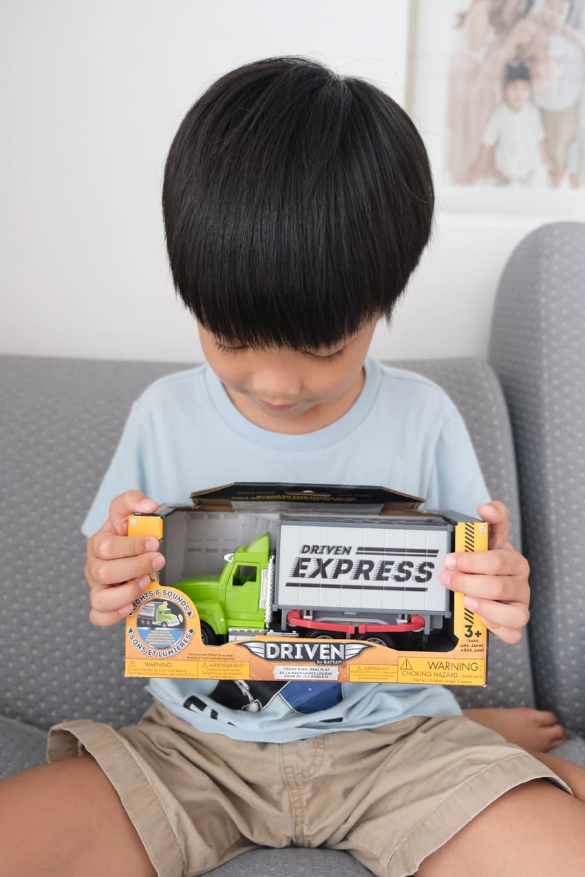 ▎限量團購▎讓男孩們瘋狂的美國B.toys 副牌Wonder Wheels玩具車。Driven系列工程車。Radio Flyer 系列車款