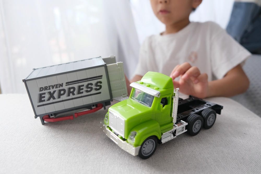 ▎限量團購▎讓男孩們瘋狂的美國B.toys 副牌Wonder Wheels玩具車。Driven系列工程車。Radio Flyer 系列車款