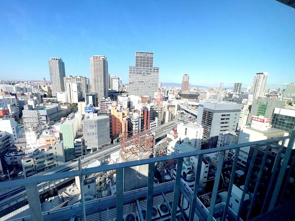 ▌2023大阪住宿推薦▌大阪皇家經典飯店Hotel Royal Classic Osaka。難波南海車站出站就能看到飯店，隈研吾大師設計
