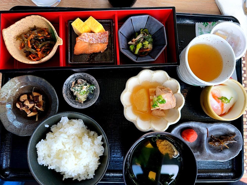 ▌2023沖繩新飯店推薦▌美國村北谷MB時尚酒店2022新開幕 。飯店旁就是琉球牛燒肉，近美國村、日落大道