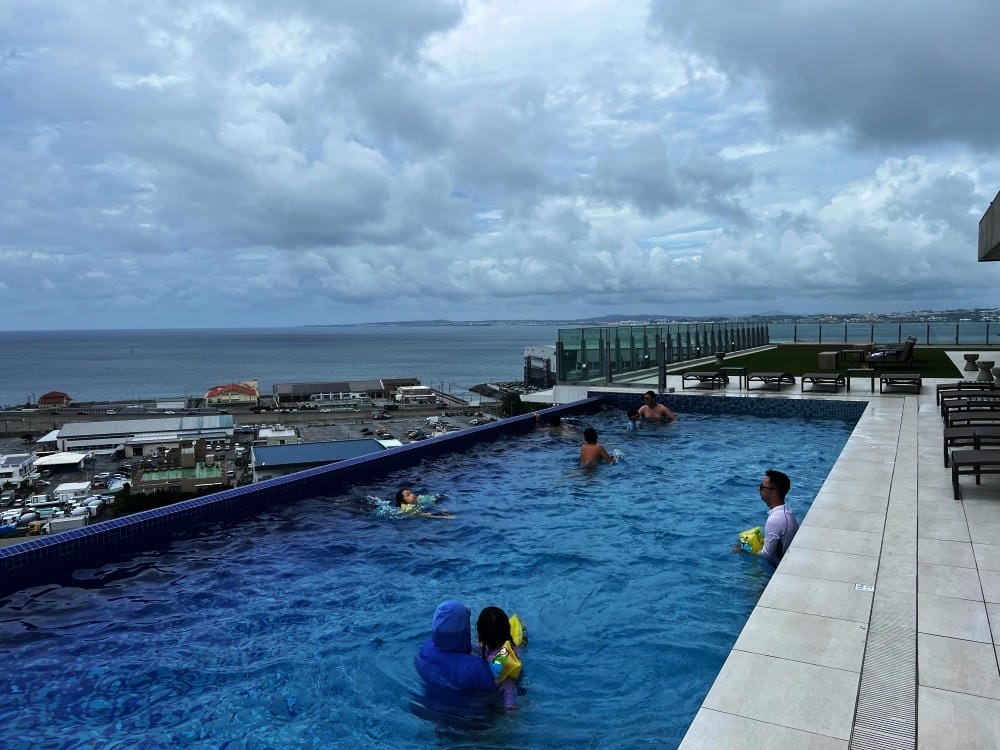 ▌2023沖繩飯店推薦▌HOTEL Ala COOJU OKINAWA。無邊際泳池。距離沖繩最大賣場PARCO CITY八分鐘