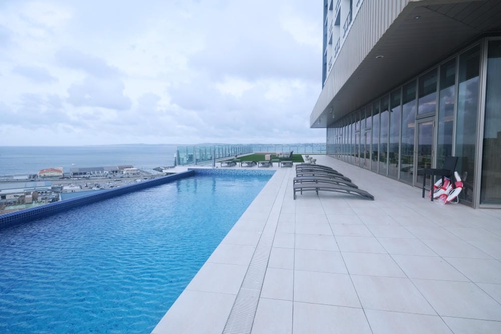 ▌2023沖繩飯店推薦▌HOTEL Ala COOJU OKINAWA。無邊際泳池。距離沖繩最大賣場PARCO CITY八分鐘